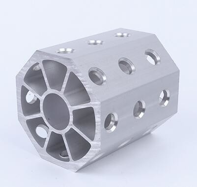 ±0.13 自動車産業におけるボディインホワイト組立ラインの許容度 アルミチューブ
