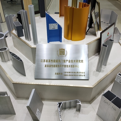 6063 6061 アルミニウム合金 精密切断付きの工業用四角形プロファイル