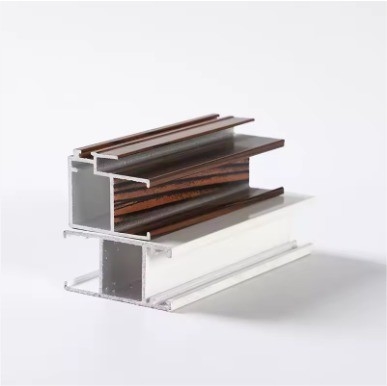 カメルーンにおけるドアと窓のための方形アルミプロファイルの溶接加工サービス